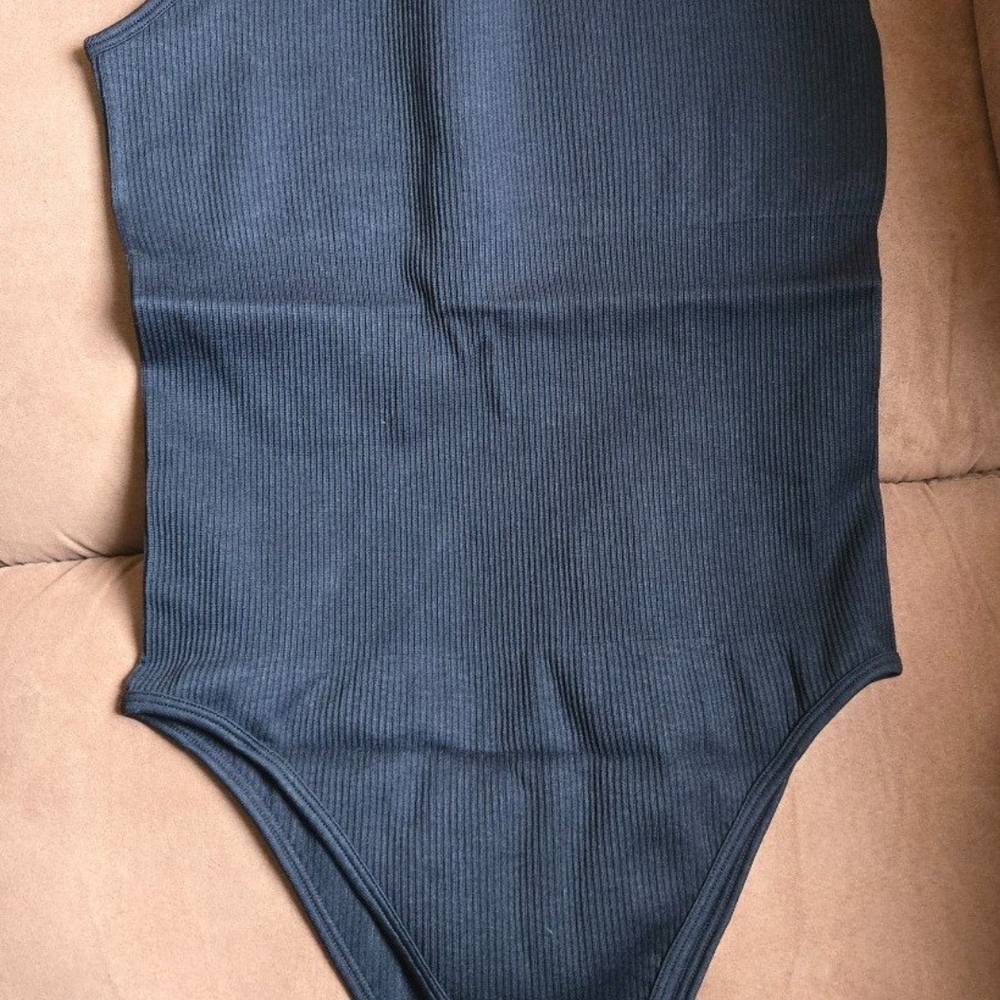 Black Ribbed Bodysuit - Picture 3 of 5